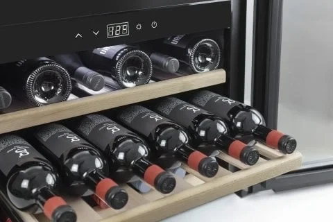 Réfrigérateur à vin encastrable CASO WineSafe 18 EB noir