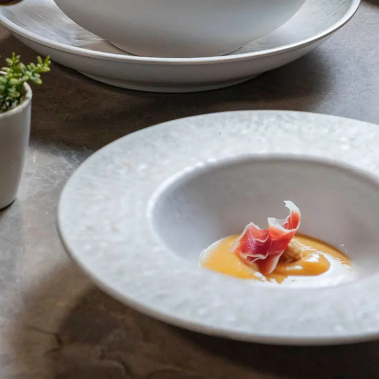 Assiettes plates et creuses en mélamine raffinée