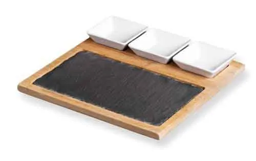 Planche de présentation apéritive – Ardoise, bambou et porcelaine