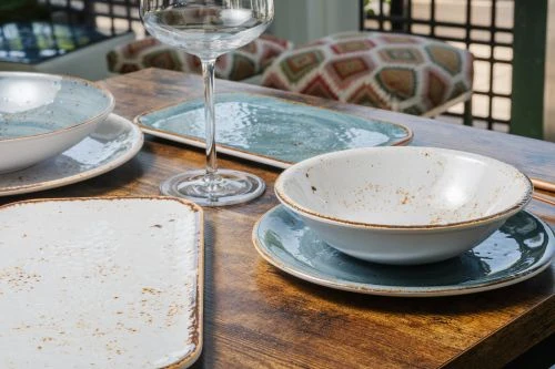 Assiettes plates et creuses en mélamine vintage