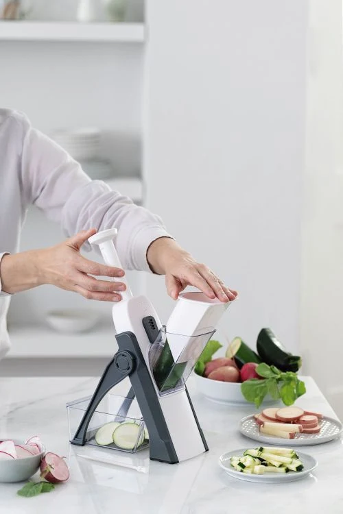 Mandoline verticale rapide et sécurisée pour légumes