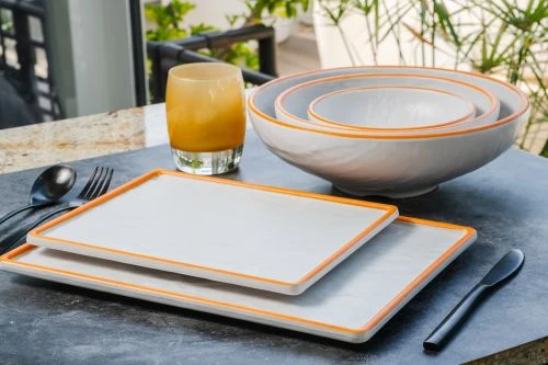 Bols et plats mélamine blanc à bordure orange