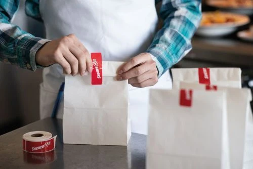 Étiquettes Secure it inviolables pour plats à emporter