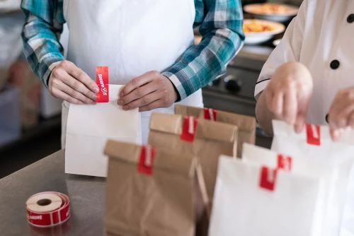 Étiquettes Secure it inviolables pour plats à emporter