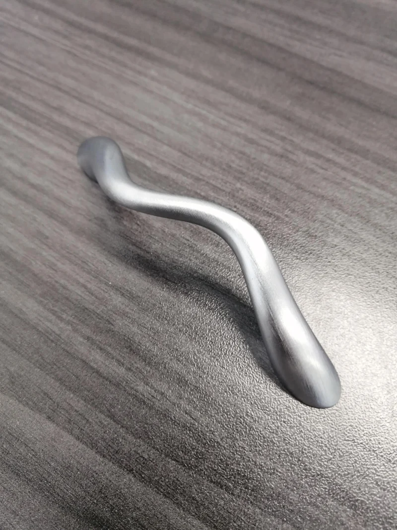 Poignée contemporaine en métal 2223 - Chrome Brossé