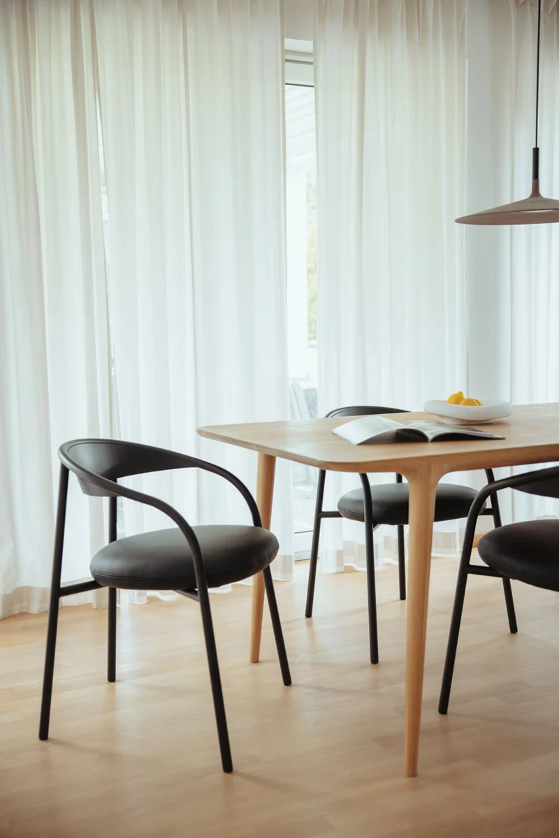 STUHL LINELLE