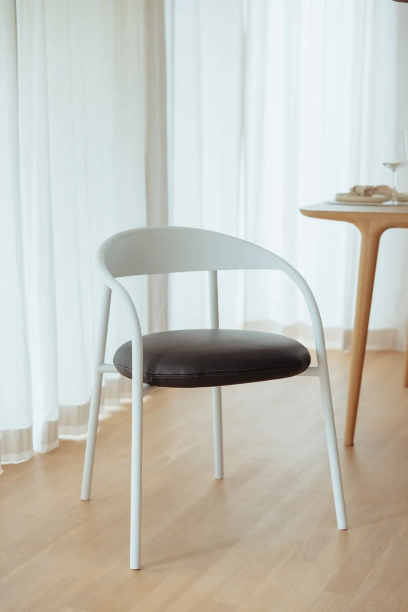 STUHL LINELLE