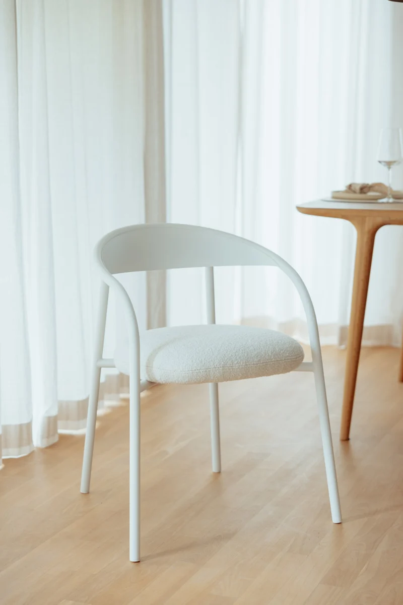 STUHL LINELLE