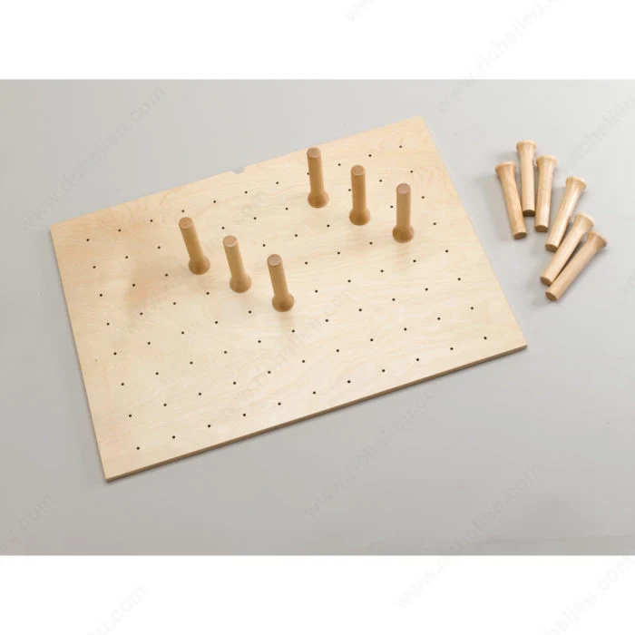 Système de panneau perforé avec piquets Rev-A-Shelf