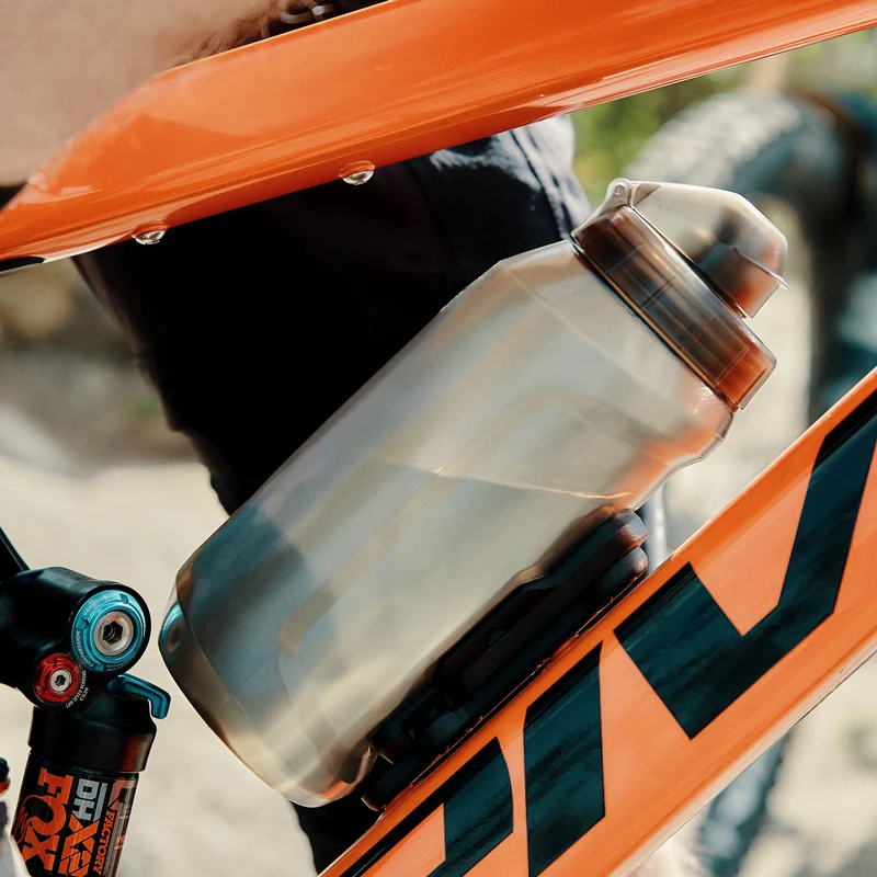 Magnet-Flasche FIDLOCK TWIST bottle 750 compact inkl. bike base