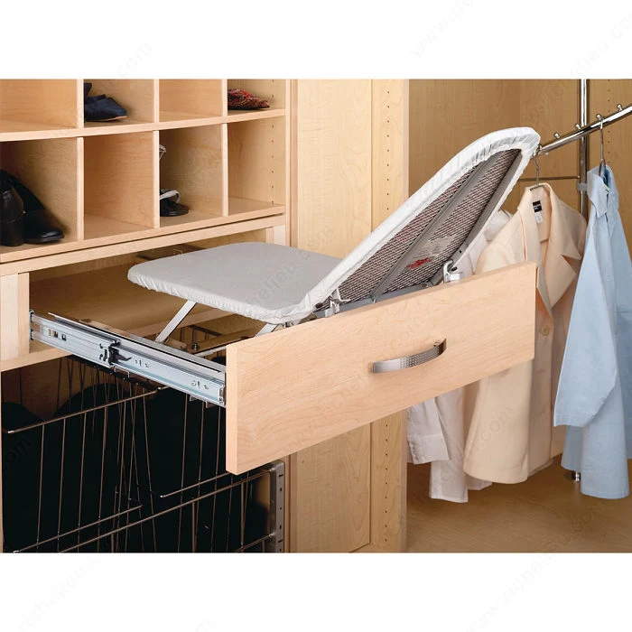 Planche à repasser escamotable Rev-A-Shelf