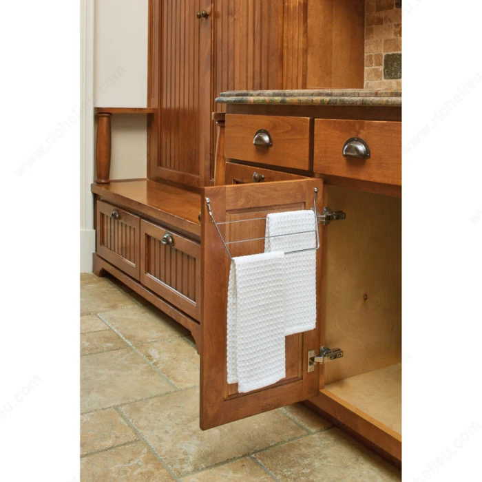 Porte-serviette à montage sur porte Rev-A-Shelf