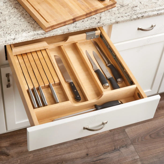 Tiroir complet avec diviseur à couteaux et planche à découper Rev-A-Shelf