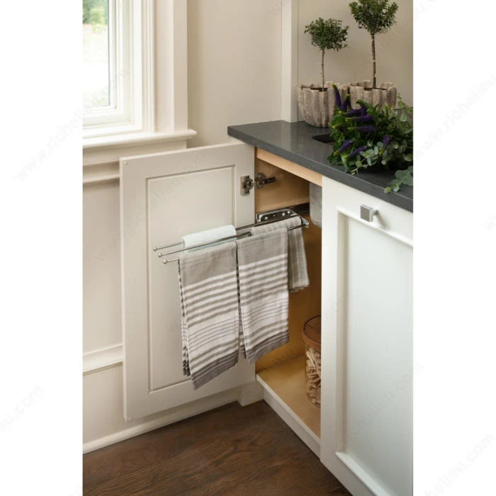 Barre à serviettes coulissante triple Rev-A-Shelf