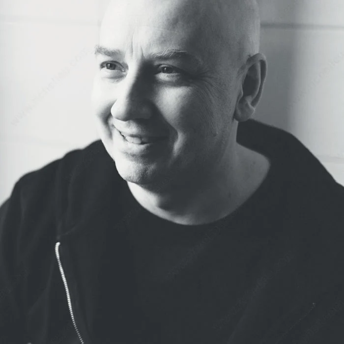 Bouton contemporain en métal et en cuir - MN2512Z