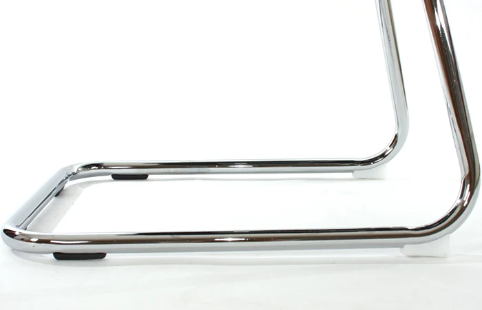 Lot de 2 chaises de conférence visiteur design avec piètement luge dossier ergonomique en maille respirante orange et assise en similicuir structure chromée 04_0011436