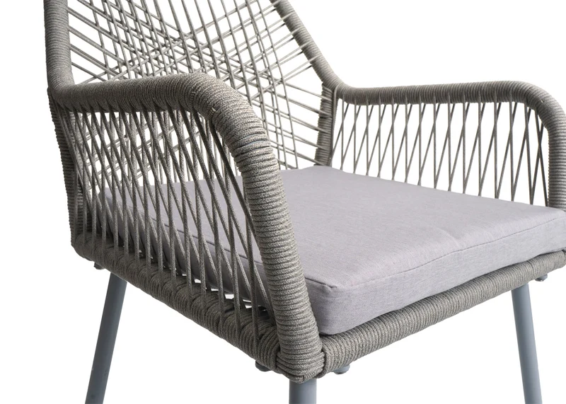 Lot de 2 chaises de jardin motif graphique aéré en aluminium gris corde tressée et coussins crème inclus 04_0009692
